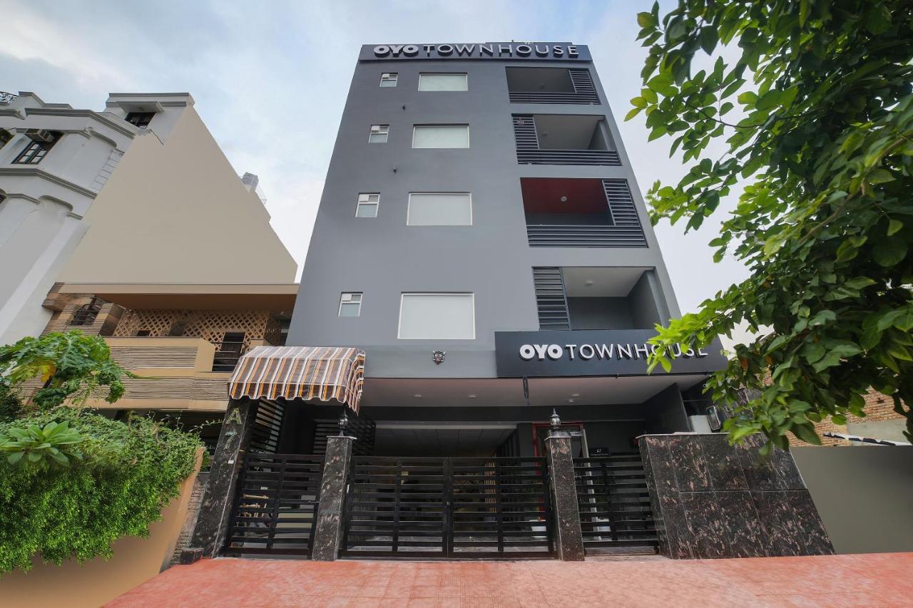 Oyo Townhouse 019 Anand Vihar Hotel New Delhi Exterior photo